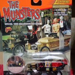 THE MUNSTERS - KOACH / 1999 JOHNNY LIGHTNING - DIE CAST CAR (1) LIMITED EDITION