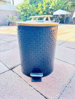  Black Metal and Wood Trash Can