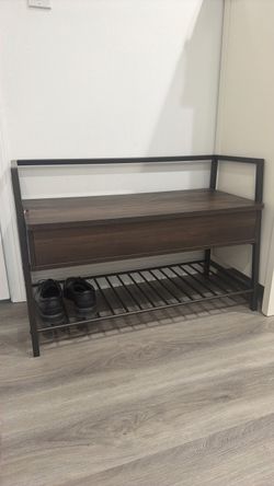 Shoe bench with storage