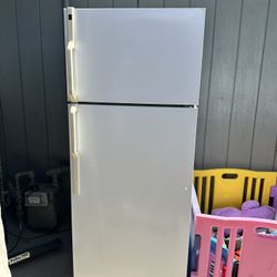 Refrigerator 6 Foot 