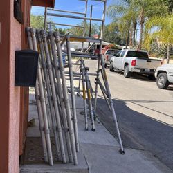 Up-Right Portable Aluminum Scaffolding 