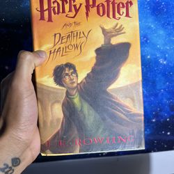 HARRY POTTER AND THE DEATHLY HALLOWS Book 7 2007 First Edition Hardcover