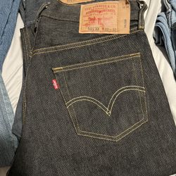 Two 33x32 Levi jeans 501xx - Like New Condition