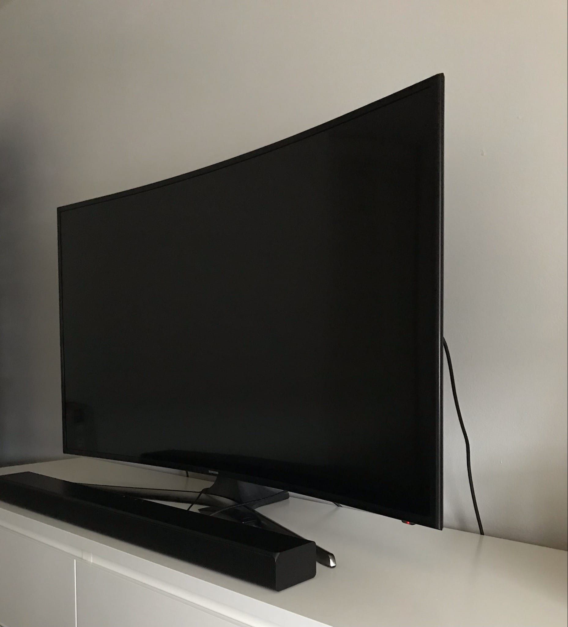 TV And Song Bar And Subwoofer Curve Tv 3