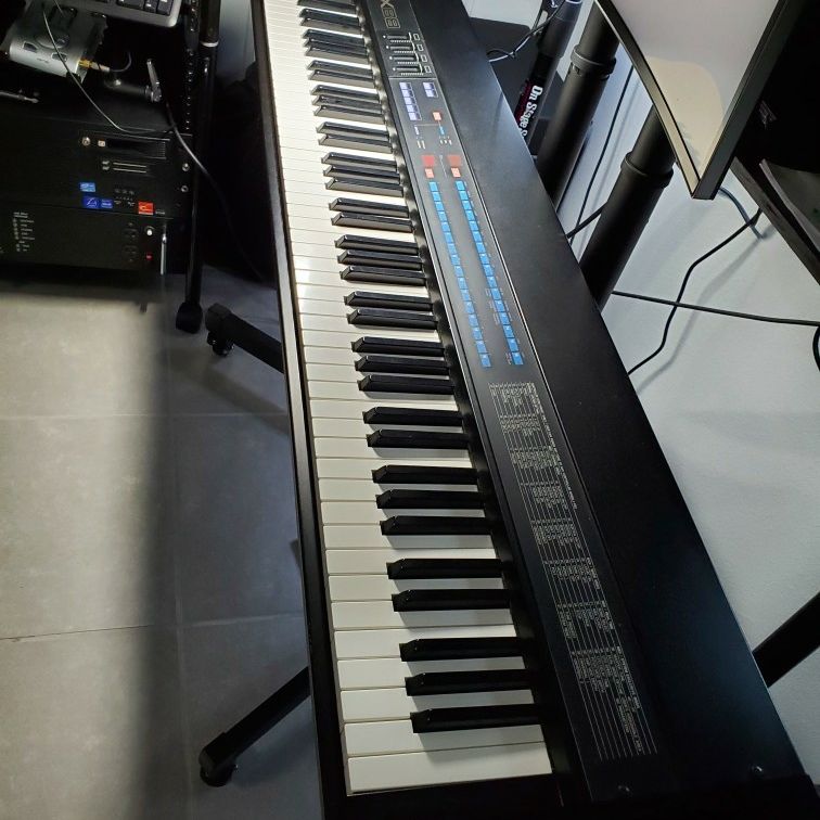 YAMAHA KX88 MIDI Keyboard Controller