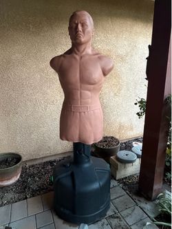 Standing pouching bag