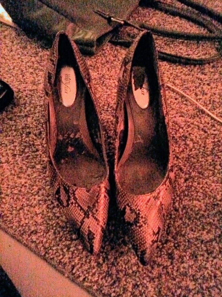 Snake Print Heels ( / ∆ \ )