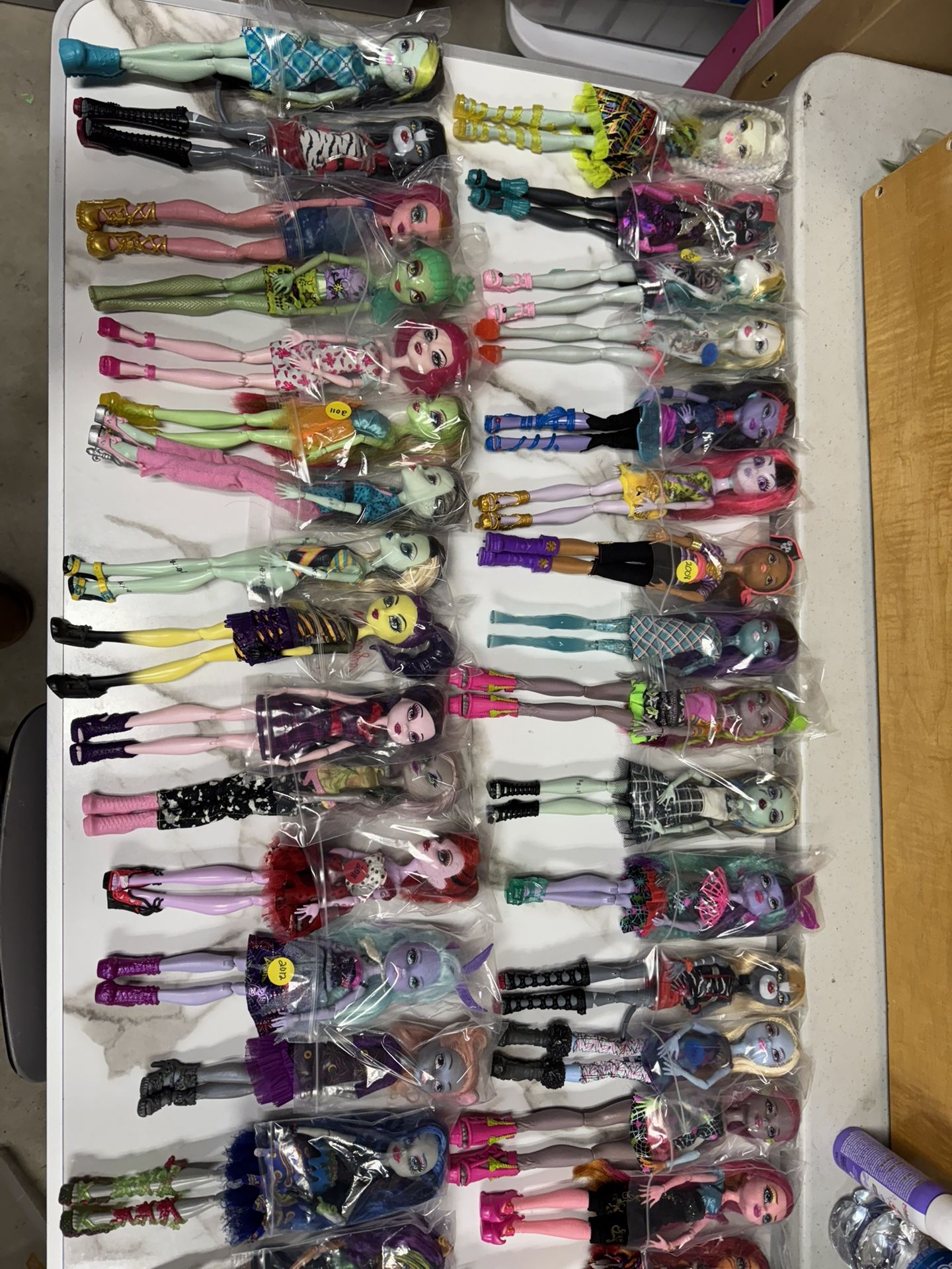 35 Monster High Dolls