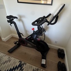Peloton Bike - Perfect Condition 