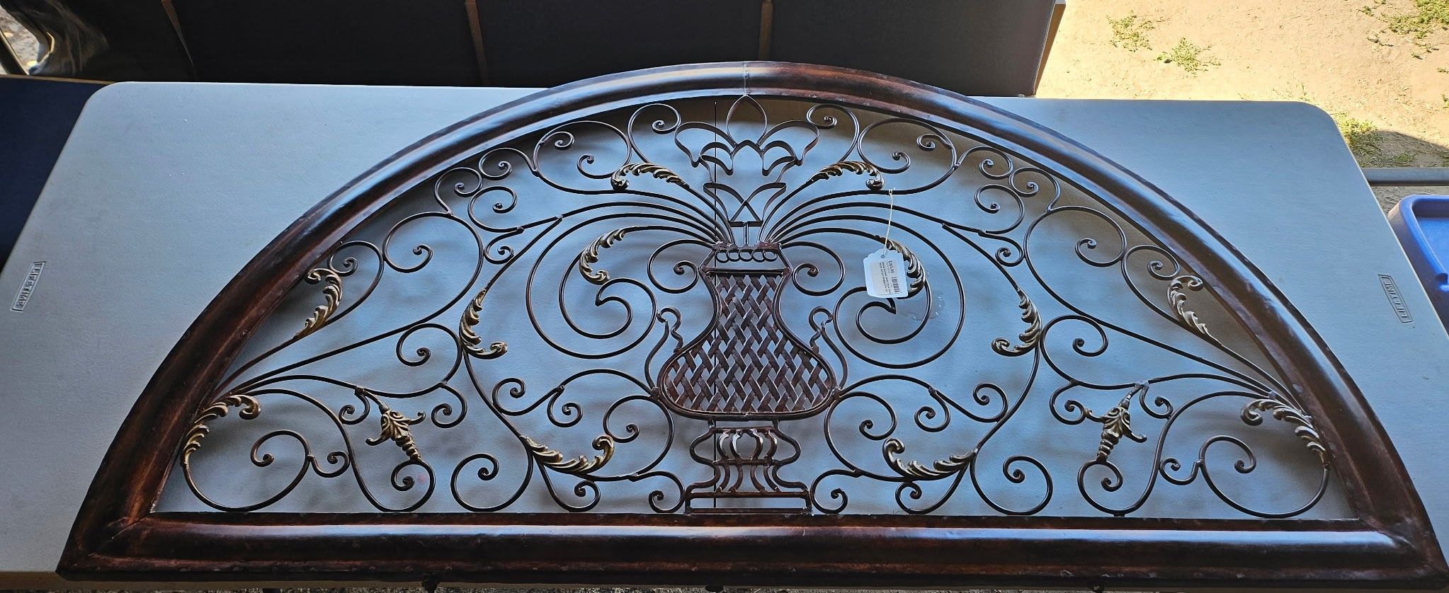 BEST BOFFER Wrought Iron METAL ARCHED SEMI CIRCLE SCROLL WITH URN DESIGN$25 obo will consider full or partial trade..Thanks for looking. HAVE A GREAT