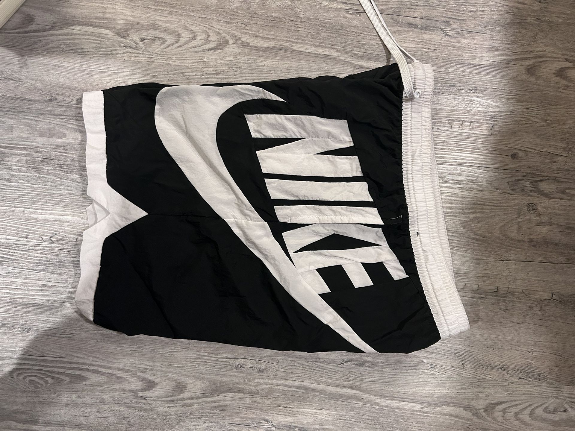 2000’s Nike Throwback Basketball Woven Shorts