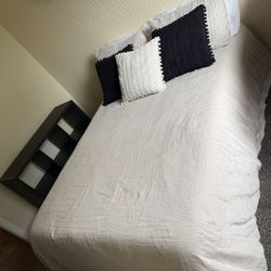 Full-Size Foam Mattress Set – Metal Base, Box Spring, Sheets & Comforter