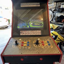 Full-Size Retro Arcade – 999 Games!