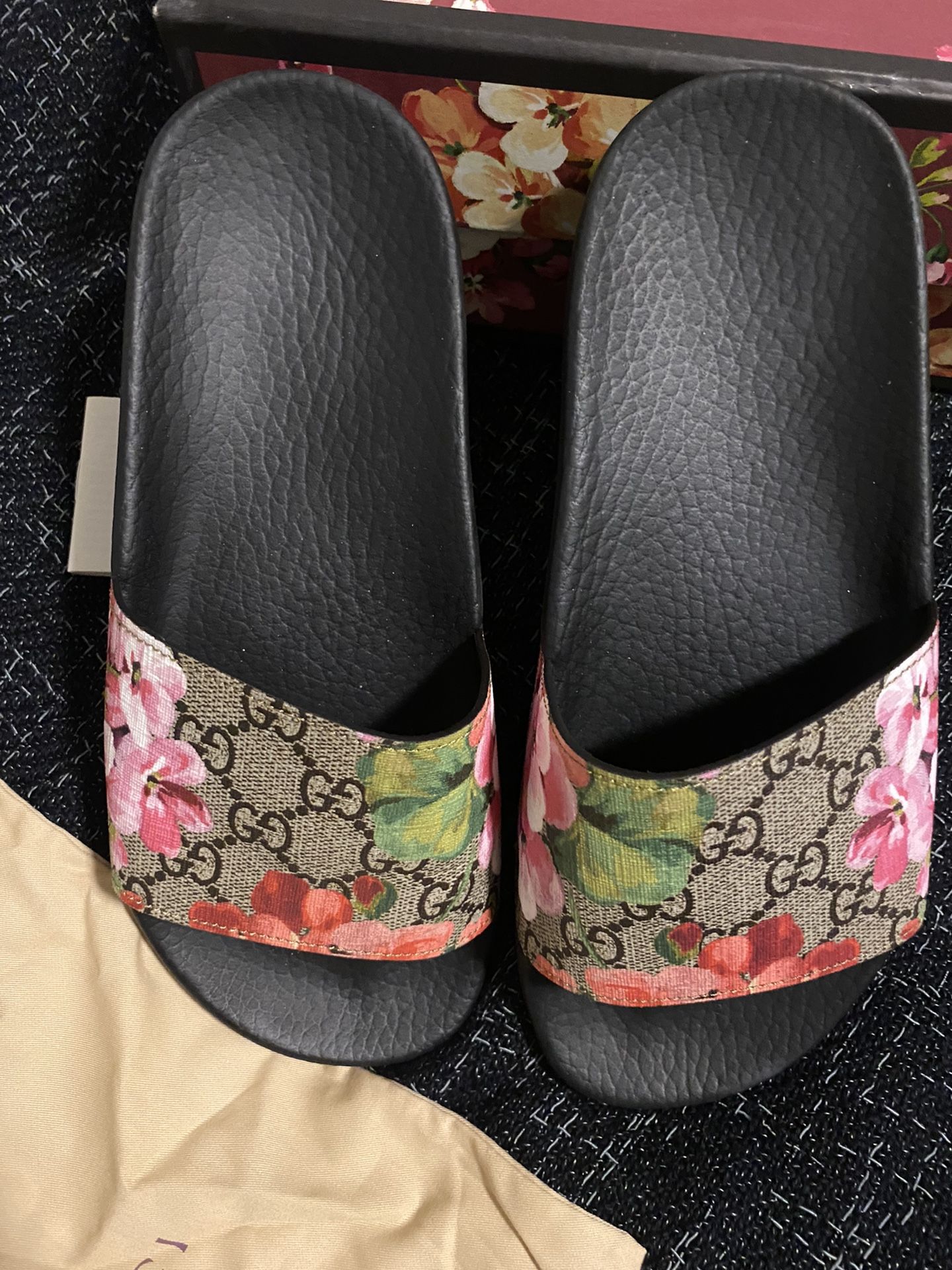 New Authentic Gucci Slides  -Size 6-