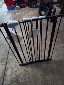 Baby gate for stairs 29-46 brand new never installed