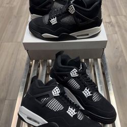 Jordan 4’s White Thunder 