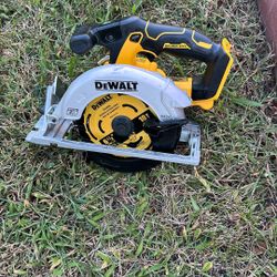 Dewalt 20 V Brushless 6-1/2” Circular Saw Tool Only 