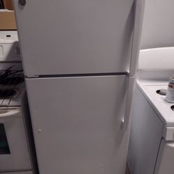 Like new fridge, delivery available!!!