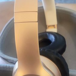 Beats Solo3 Gold Wireless On-Ear Headphones