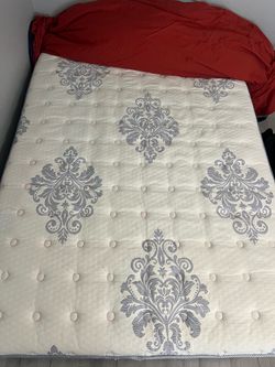 QUEEN Size Luxury Mattress + Bed Frame Set – Ultra Soft & Clean! Must Go.