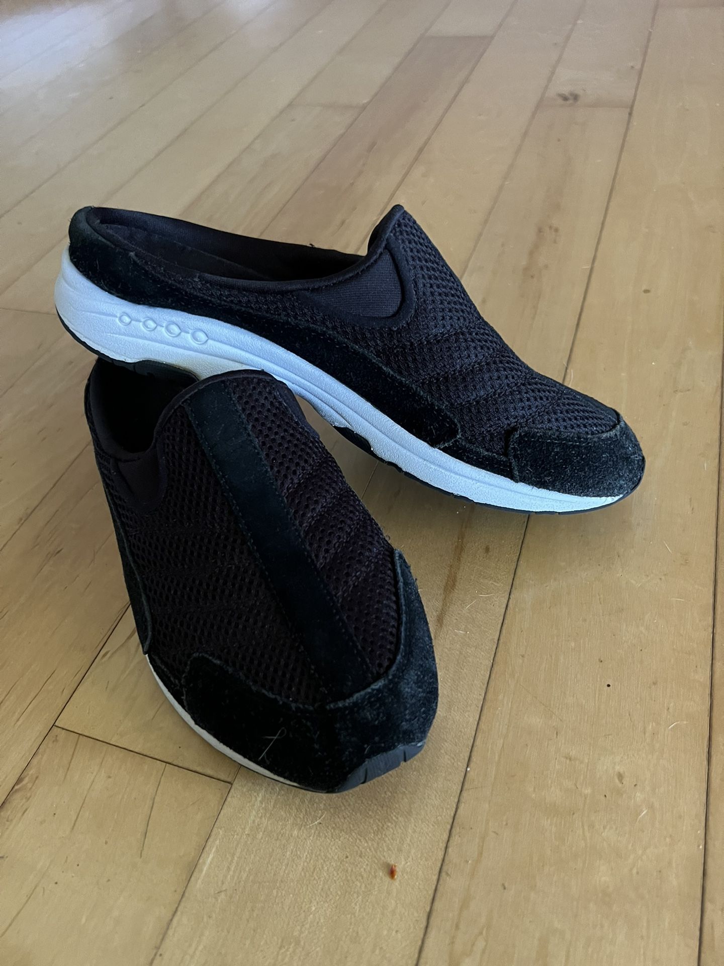 WOMENS EASY SPIRIT SLIP ONS SIZE 7-7.5
