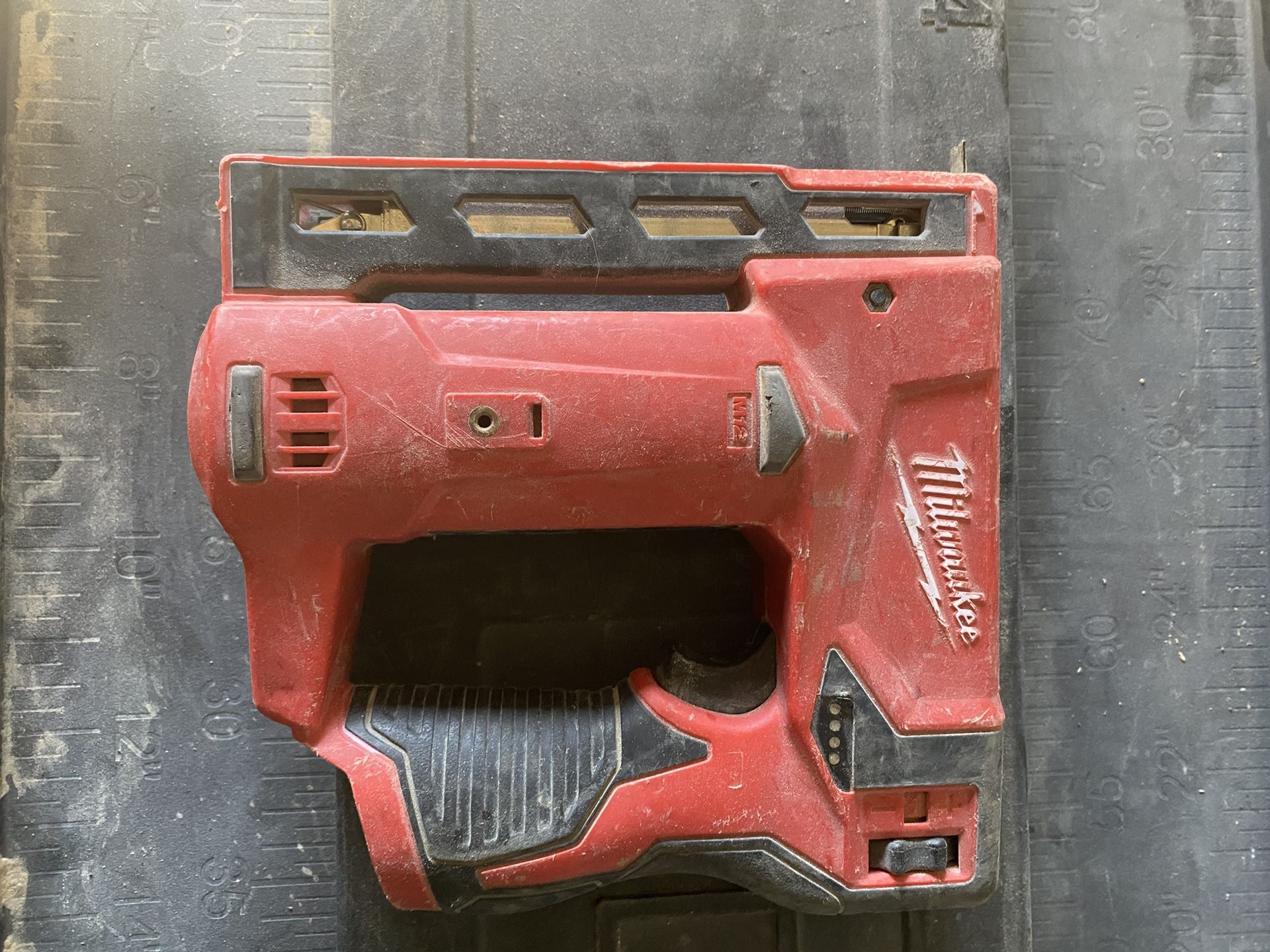 Milwaukee M12 3/8” Crown Stapler