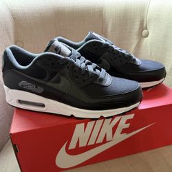 Women’s Nike Airmax Size 8.5 Brand New In Box