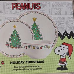 Peanuts Christmas Dinnerware Set - 18 Pieces - NEW IN BOX