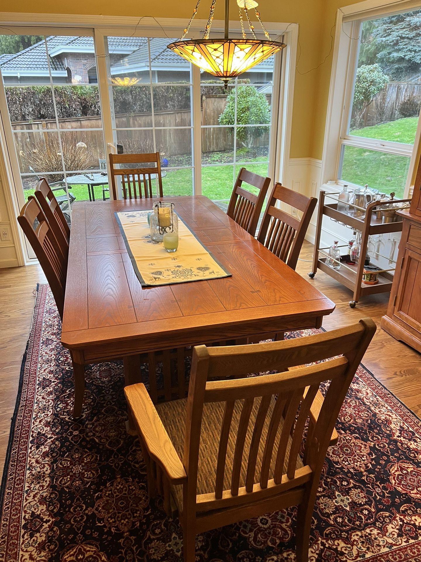 Beautiful Mission-style Oak Dining Table And 6 Chairs