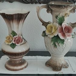 2 NUOVA CAPODIMONTE ITALIAN PORCELAIN VASES IN PERFECT CONDITION 