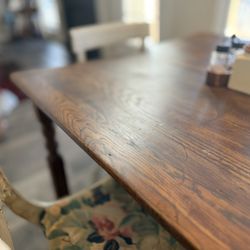 Vintage 4-Person Dining Table – Timeless Charm!