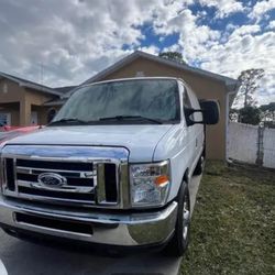 2014 Ford E250 Cargo · Van 3D