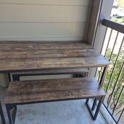 Table with 2 benches