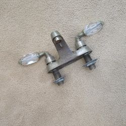 Vintage Central Bathroom Faucet - 2.14 Lbs