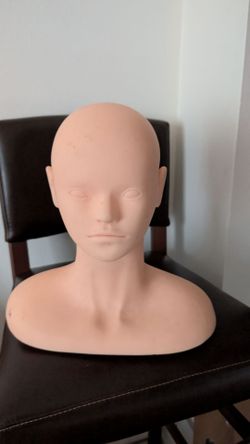 Esthetician Mannequin Head With Shoulders #D329