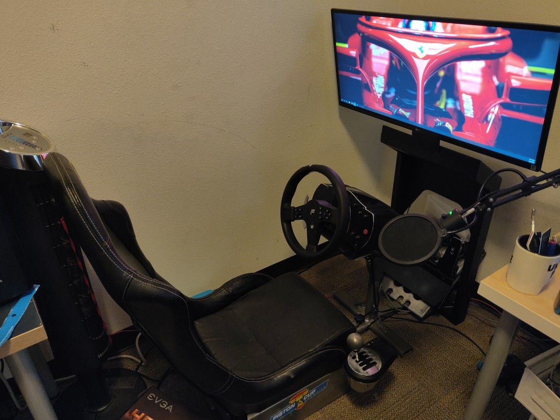 Playseat evolution w/ monitor stand
