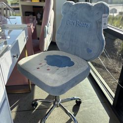 Beautiful Impression Vanity Chair 