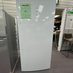 Refrigerator, Frigidaire New Scratch And Dents, 33’wide 20 Cb Ft