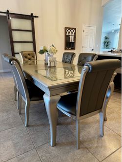Glam Style Dining w/chairs