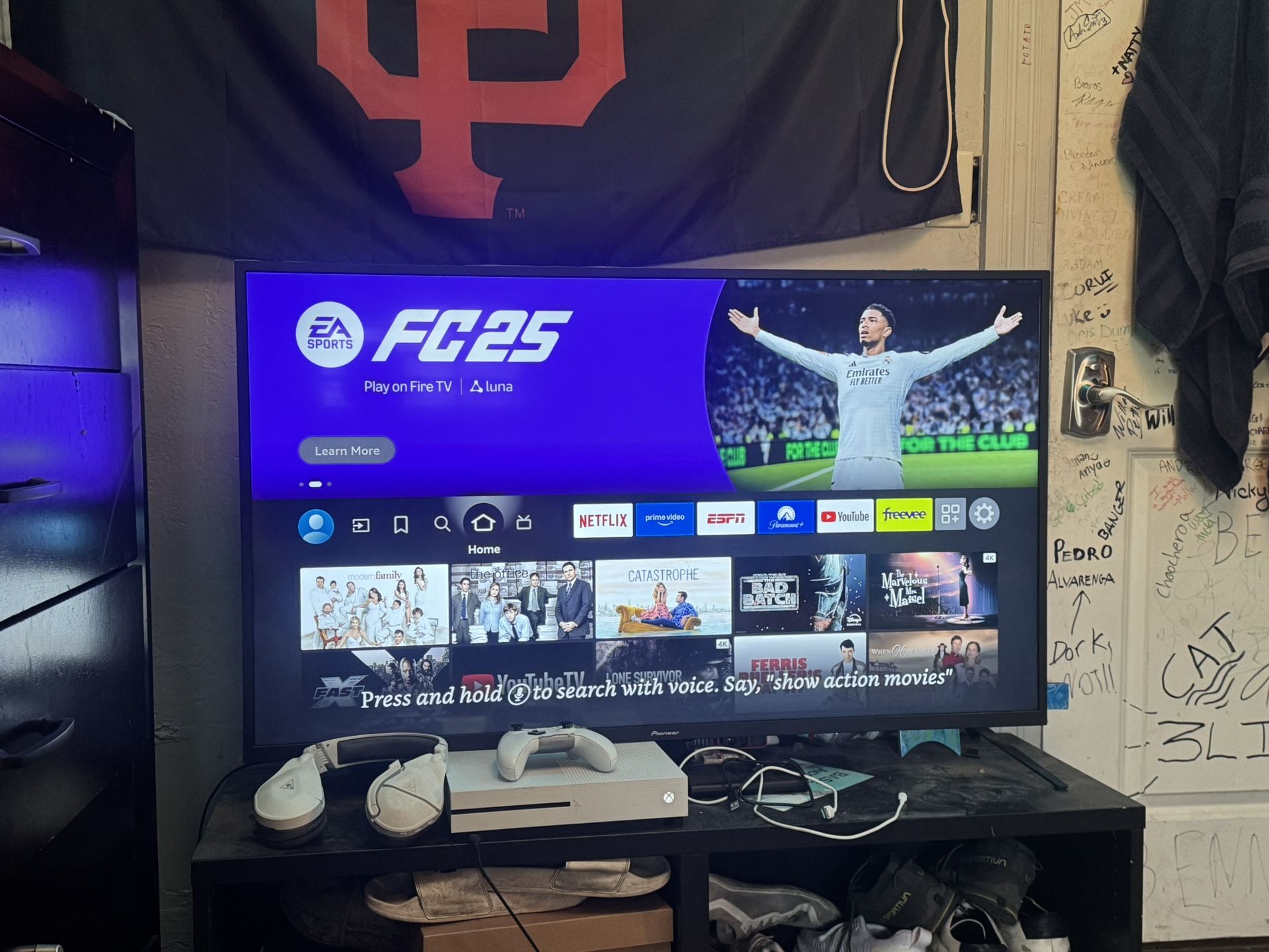 43 Inch Smart TV And XBOX ONE S