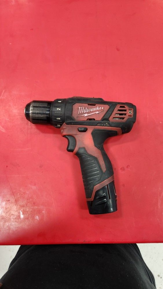 Milwaukee M12 3/8" Drill