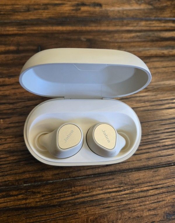 Jabra Elite 7 Pro – Beige – Excellent Condition