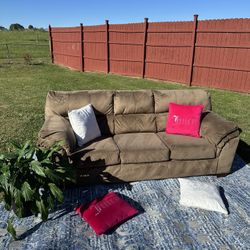 🛋️ Cozy & Stylish Brown Sofa – Great Condition!