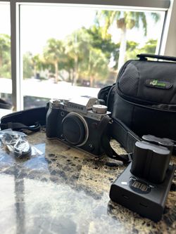 Fujifilm X-T5 Silver(body only)excellent condition