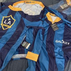 L.A. Galaxy Soccer Jersey Men’s Medium Women’s Medium and Women’s Small - Football - MLS - FIFA