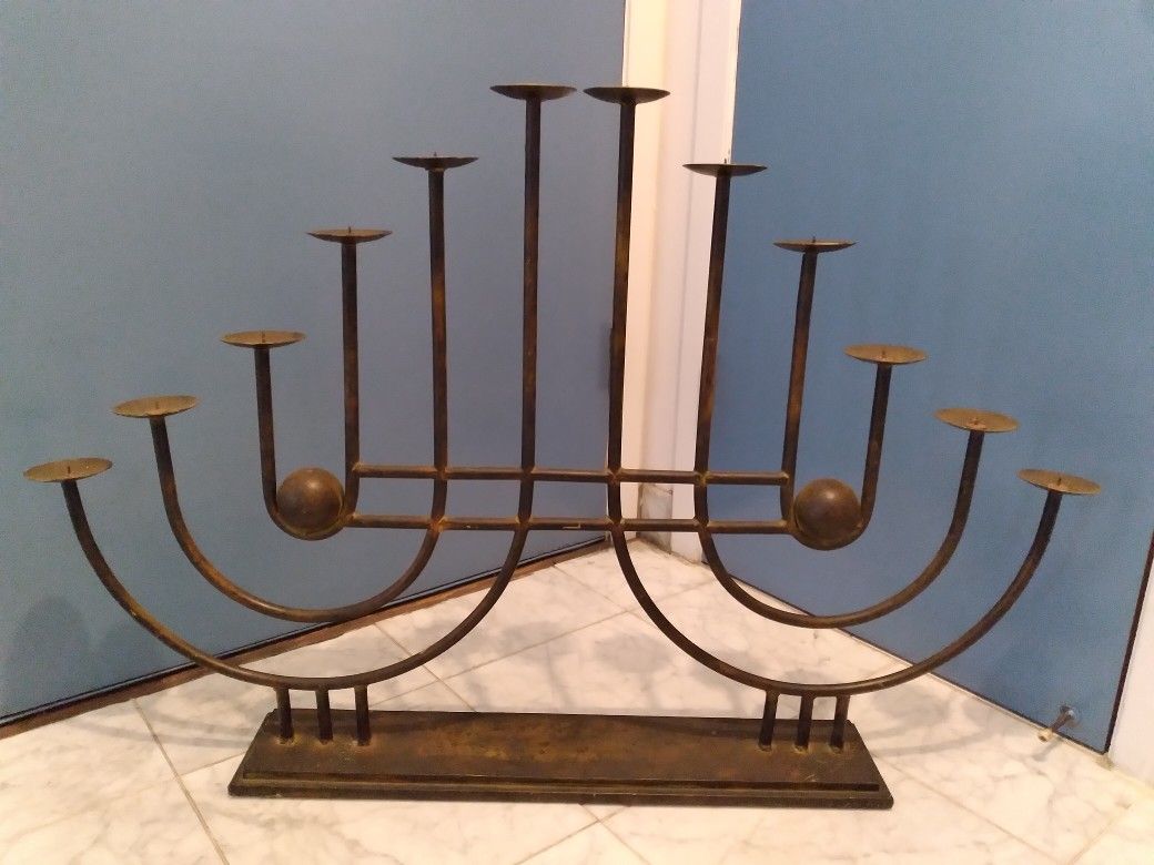 Metal 12 Candles Holder