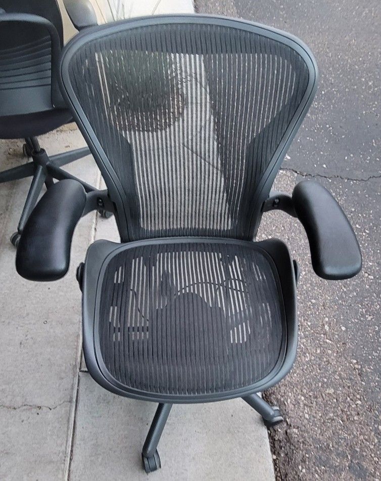 Herman Miller Aeron Office Desk Chairs