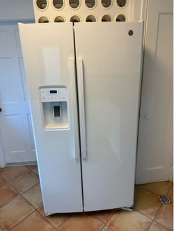 GE 25.3 cu ft Side by Side Refrigerator