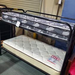 Twin / Twin Bunk Bed