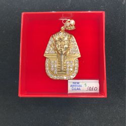 Gold pendant 10 karat 19.8 g